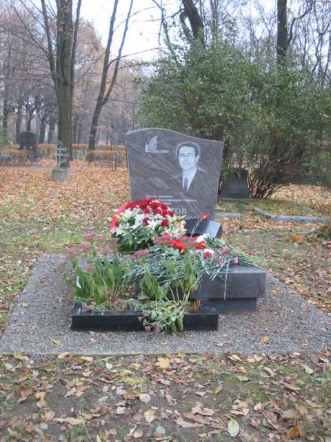 Могила М.�?.Пирогова на Волковом кладбище